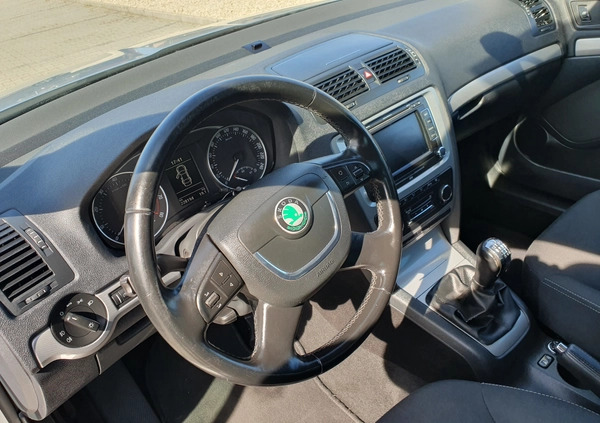 Skoda Octavia cena 15900 przebieg: 228000, rok produkcji 2010 z Leszno małe 106